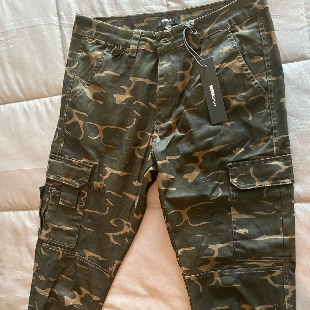 Up for sale are a pair of Fashion Nova Men Kryptonite Cargo Pants.
